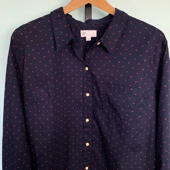 NWT GAP Navy Fitted Boyfriend Button Down with Red Flowers Size XXL - Picture 2 of 5